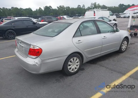 2005 Toyota Camry Le/Xle/Se z USA, uszkodzony, nr VIN 4T1BE30KX5U084858